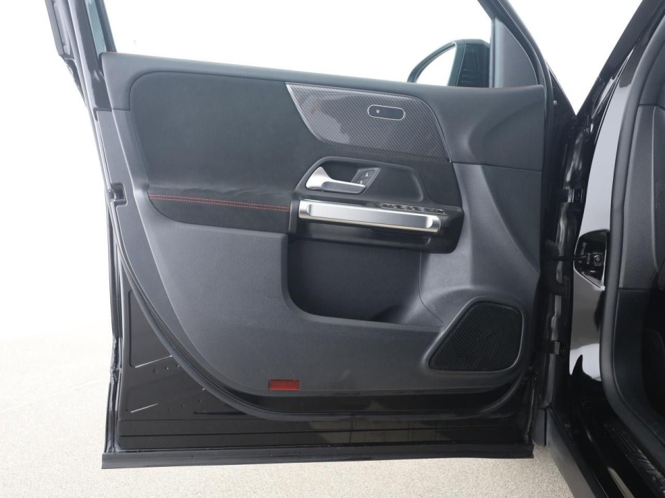 Mercedes-Benz GLB AMG 35 4MATIC - foto 16