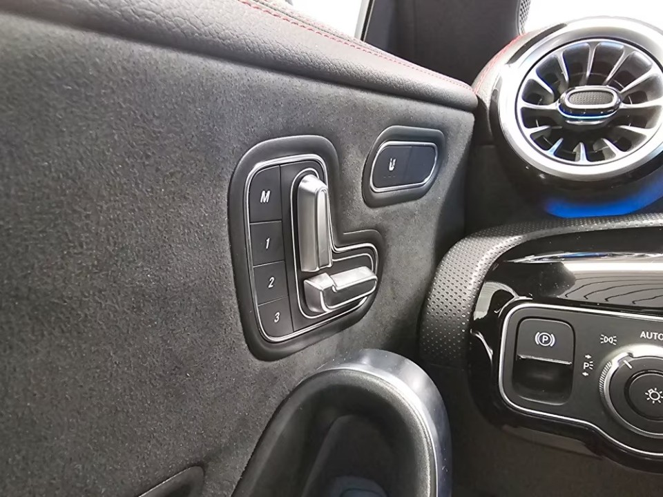 Mercedes-Benz CLA 250e AMG - foto 39