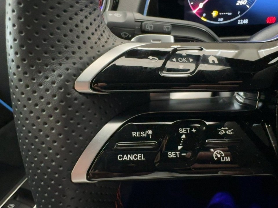 Mercedes-Benz GLB 180 AMG Line - foto 8