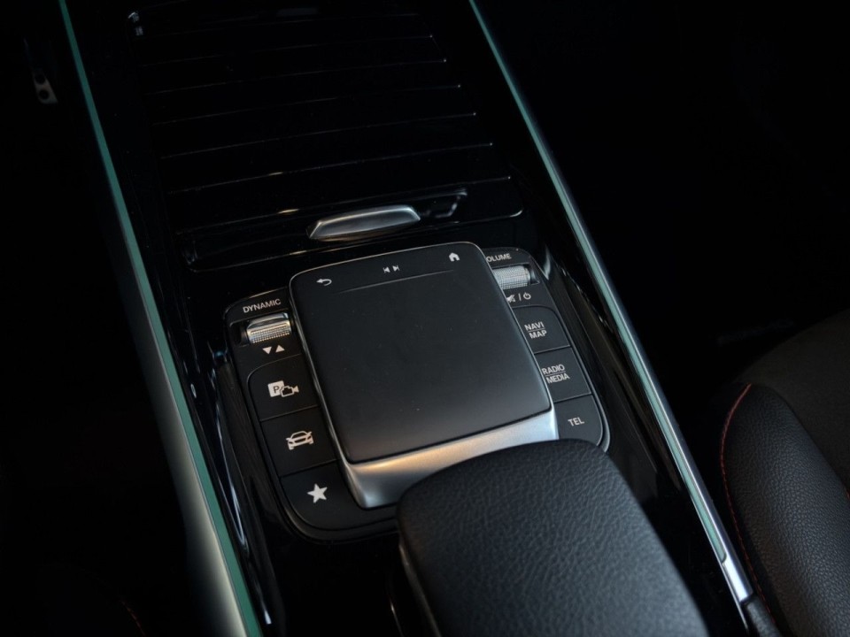 Mercedes-Benz GLB 200 AMG Line - foto 17