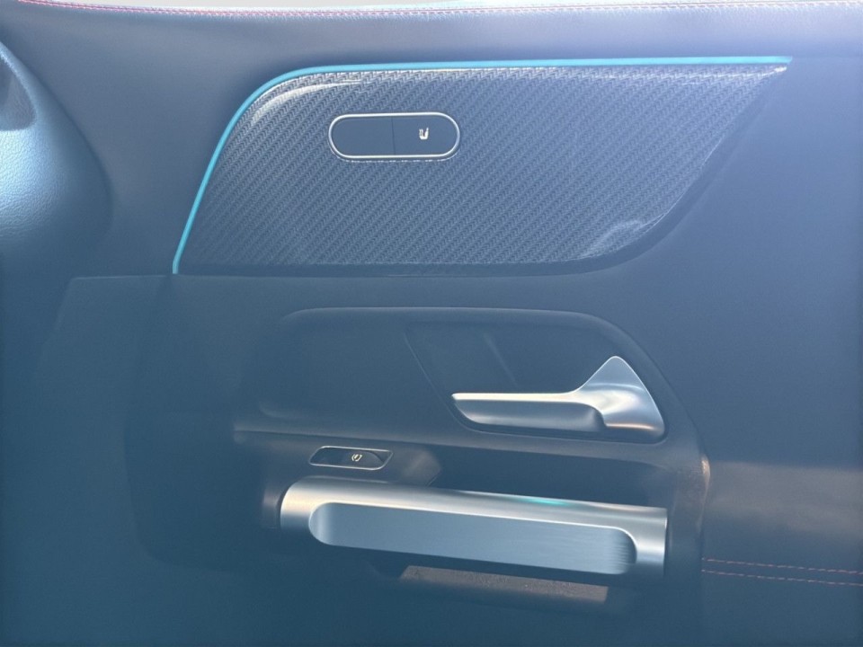 Mercedes-Benz GLB 200 AMG Line - foto 21