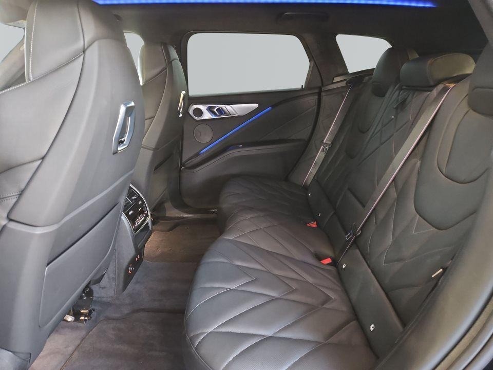 BMW XM 50e - foto 16