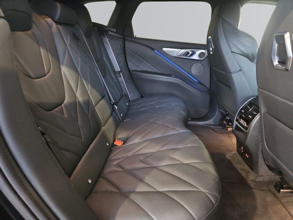 BMW XM 50e - foto 15