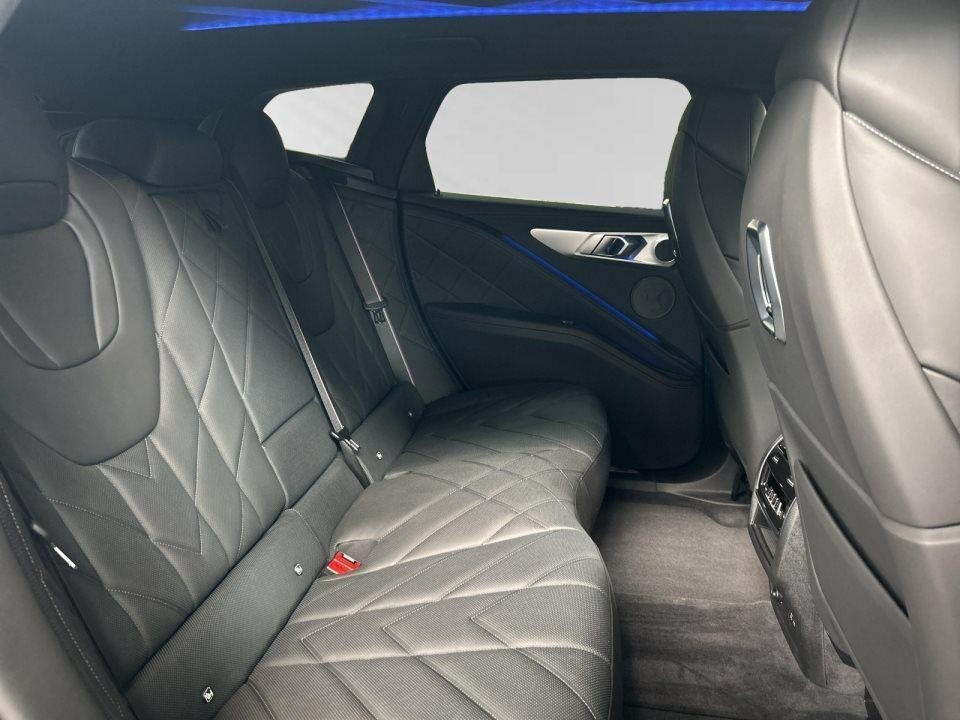 BMW XM 50e - foto 11