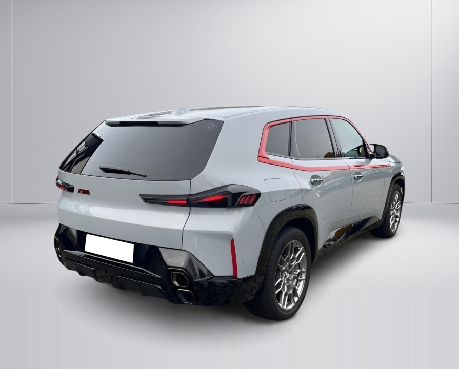 BMW XM Label Red (3)