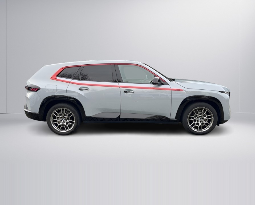 BMW XM Label Red (2)