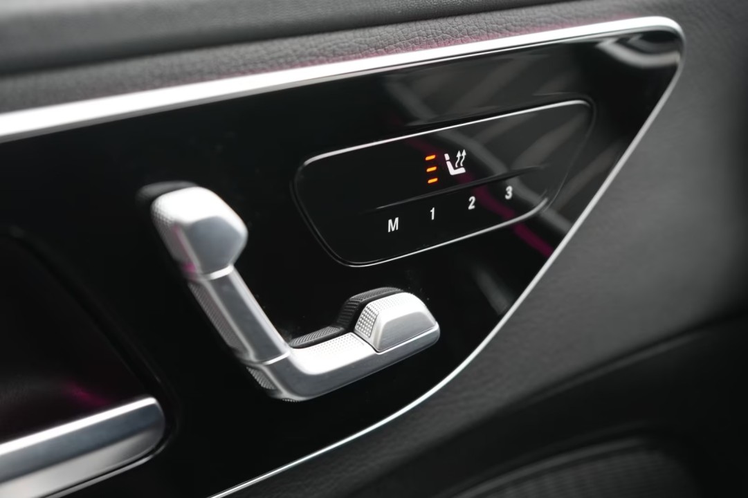 Mercedes-Benz C 200 4MATIC AMG - foto 28