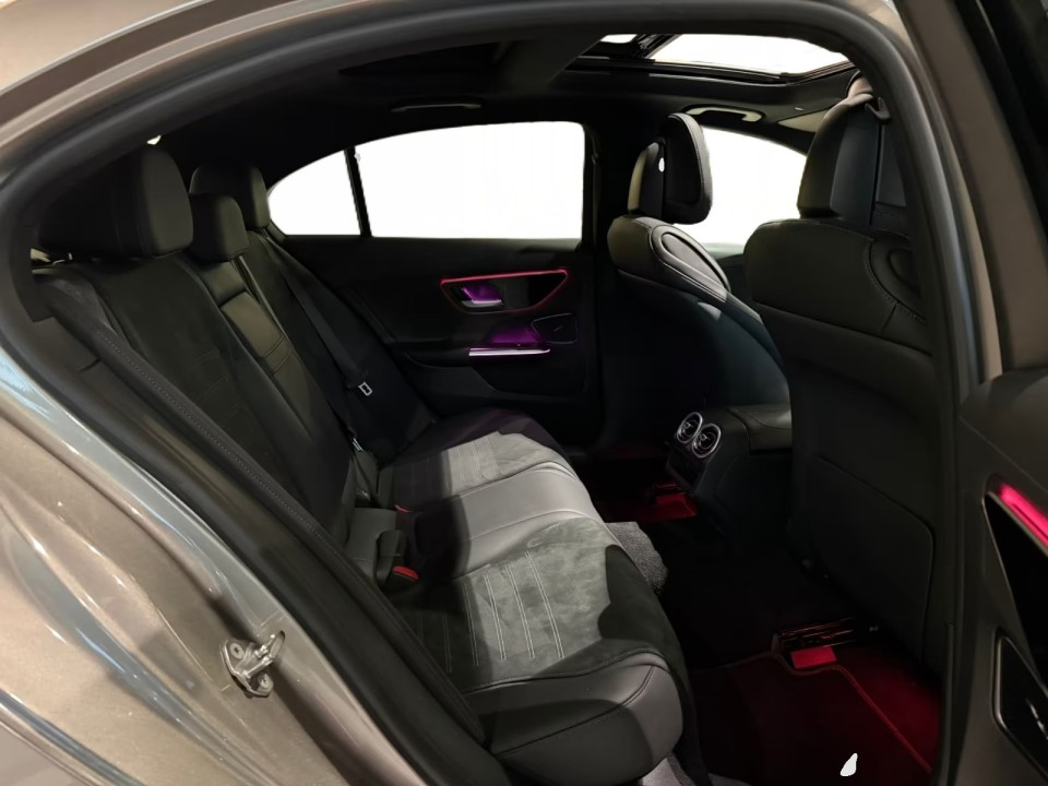 Mercedes-Benz C 300 AMG - foto 27