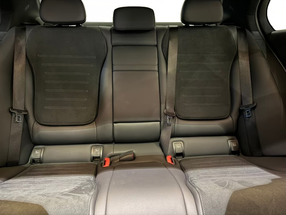 Mercedes-Benz C 300 AMG - foto 26