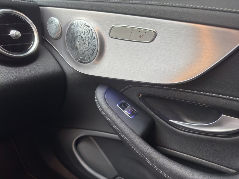 Mercedes-Benz C 63 AMG - foto 18