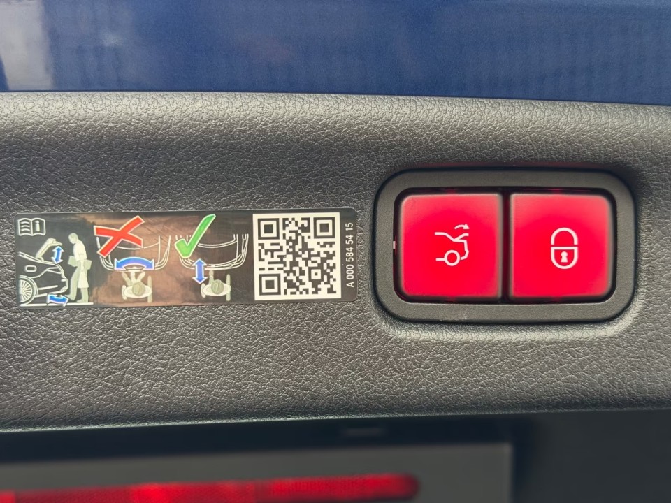 Mercedes-Benz C 300d AMG - foto 40