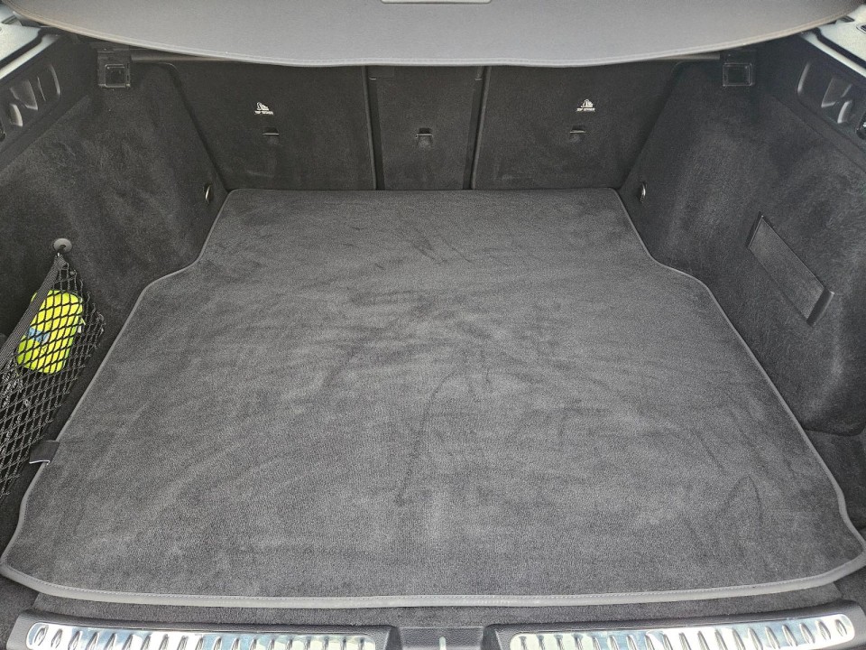 Mercedes-Benz C 300 4MATIC AMG - foto 22