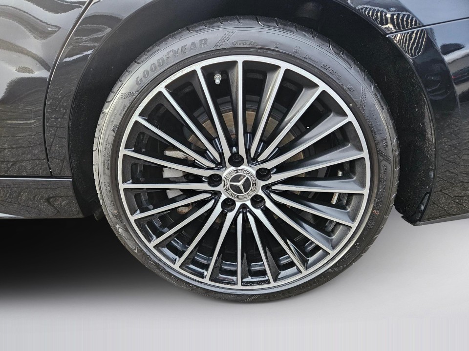 Mercedes-Benz C 300 4MATIC AMG - foto 23