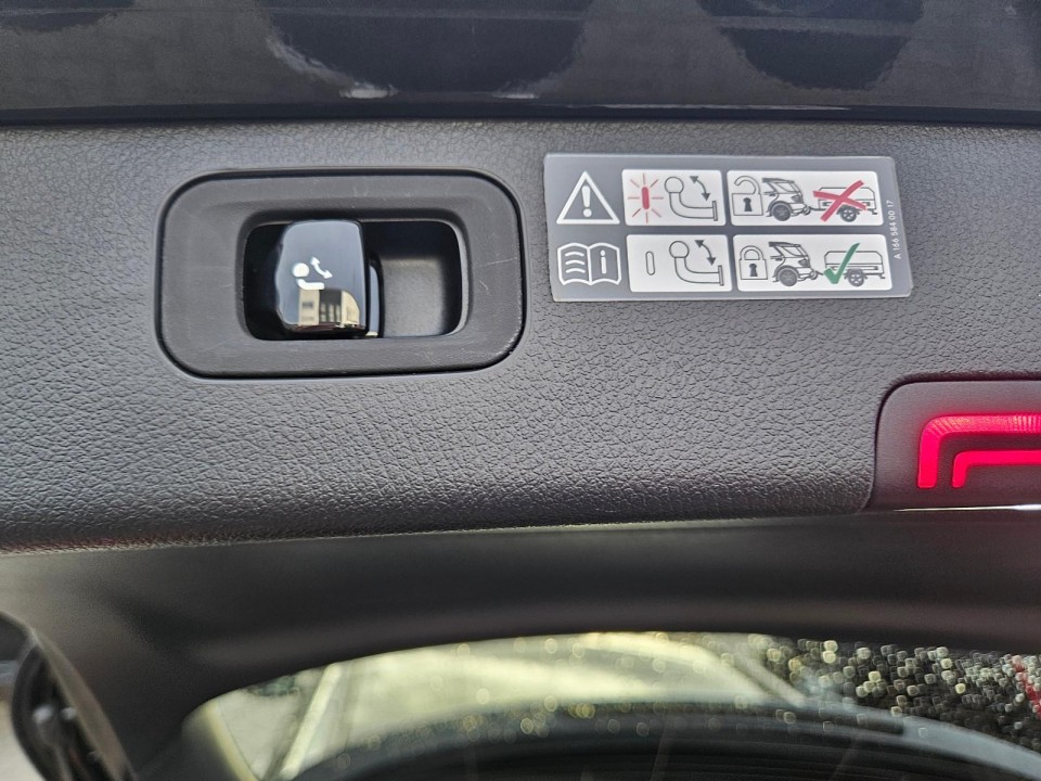 Mercedes-Benz C 300 4MATIC AMG - foto 17