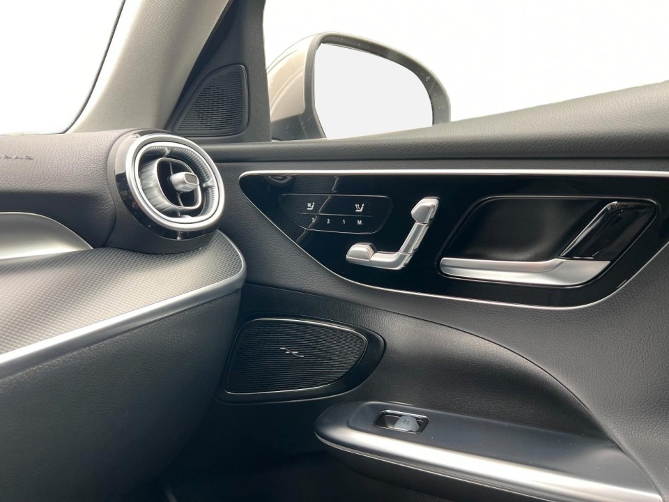 Mercedes-Benz C 300 - foto 13