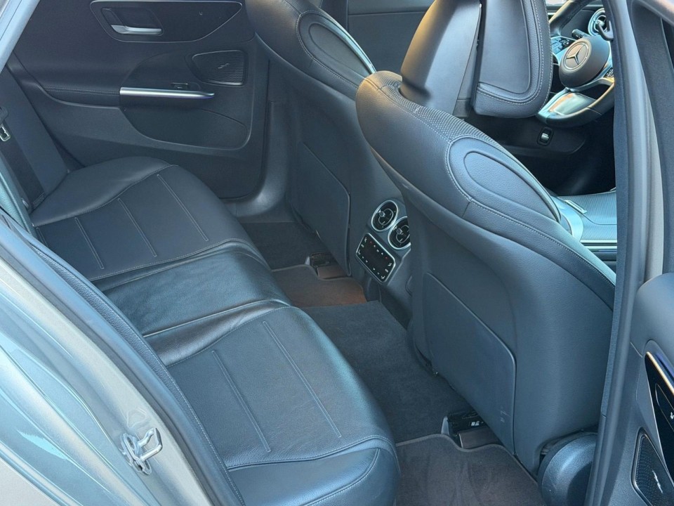 Mercedes-Benz C 300 - foto 8