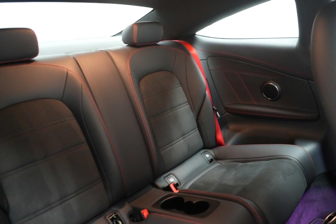 Mercedes-Benz C 300 Coupe AMG - foto 8