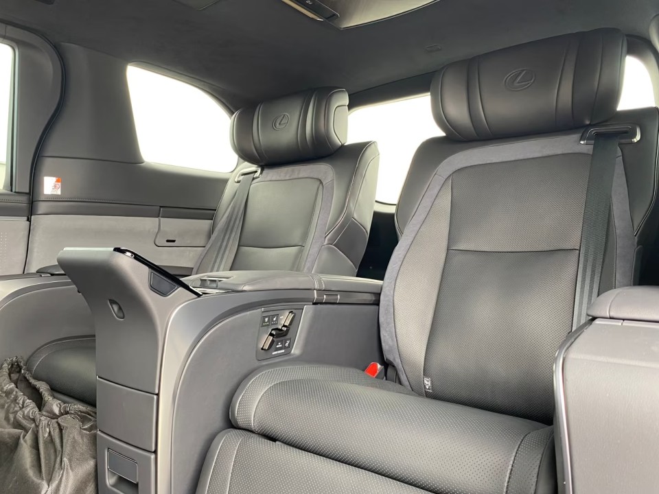 Lexus LM 350h Luxury - foto 19