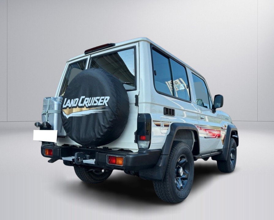 Toyota Land Cruiser GRJ71 (2)