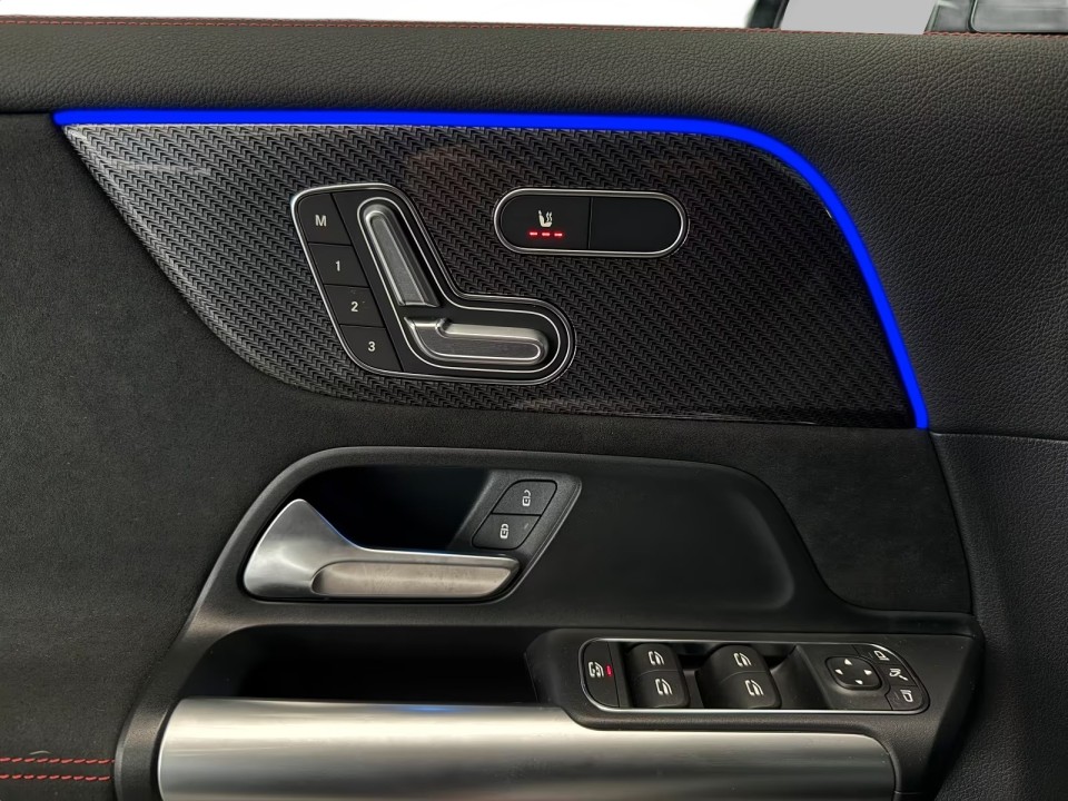 Mercedes-Benz GLA 220 4MATIC AMG Line - foto 15