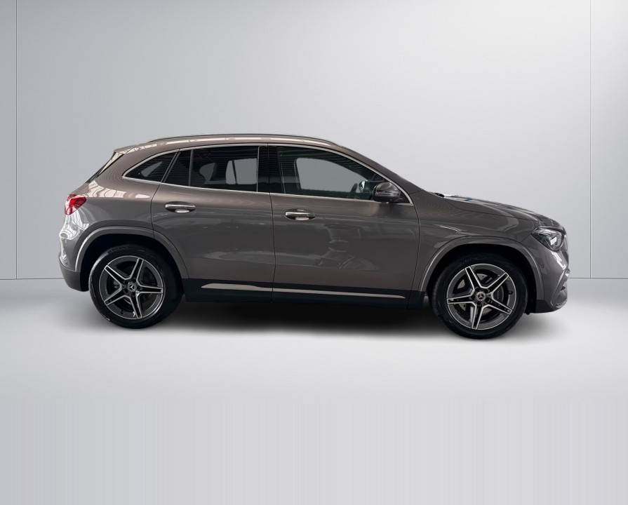 Mercedes-Benz GLA 220 4MATIC AMG Line (3)