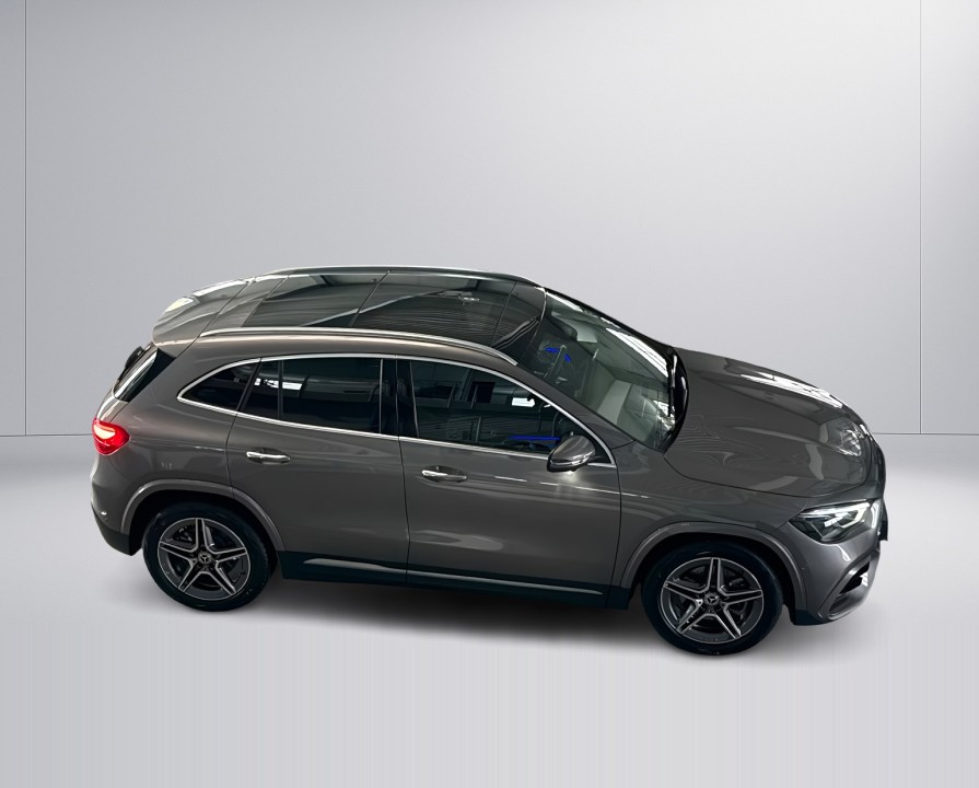 Mercedes-Benz GLA 220 4MATIC AMG Line (2)