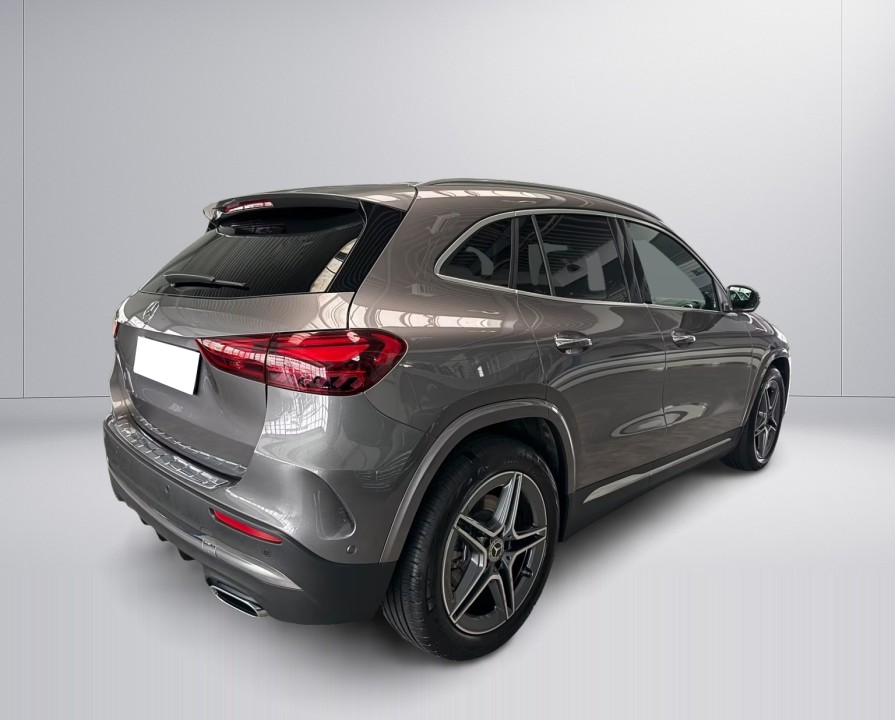 Mercedes-Benz GLA 220 4MATIC AMG Line (4)