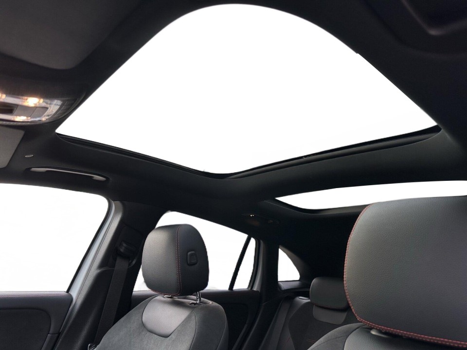 Mercedes-Benz GLA 250 4MATIC AMG Line - foto 18