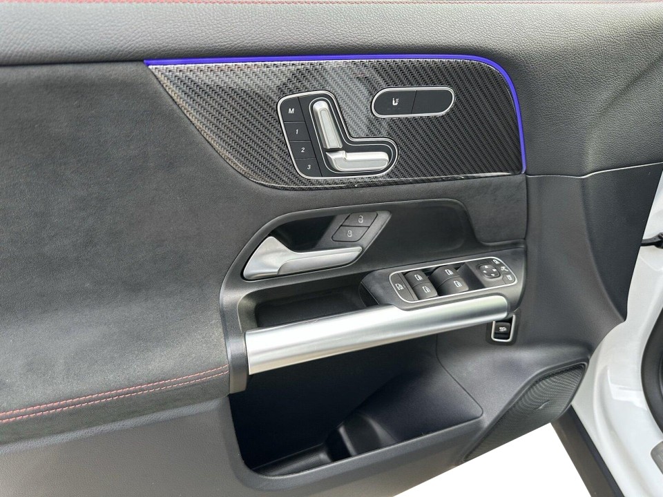 Mercedes-Benz GLA 250 4MATIC AMG Line - foto 17