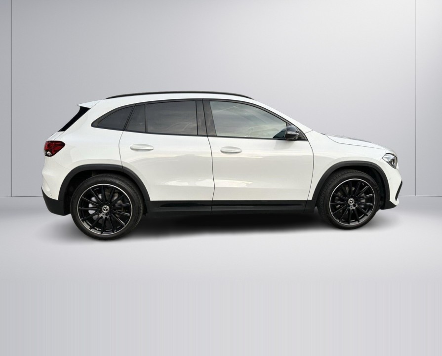 Mercedes-Benz GLA 250 4MATIC AMG Line (2)