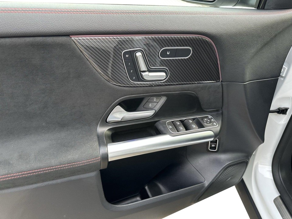 Mercedes-Benz GLA 250 4MATIC AMG Line - foto 16