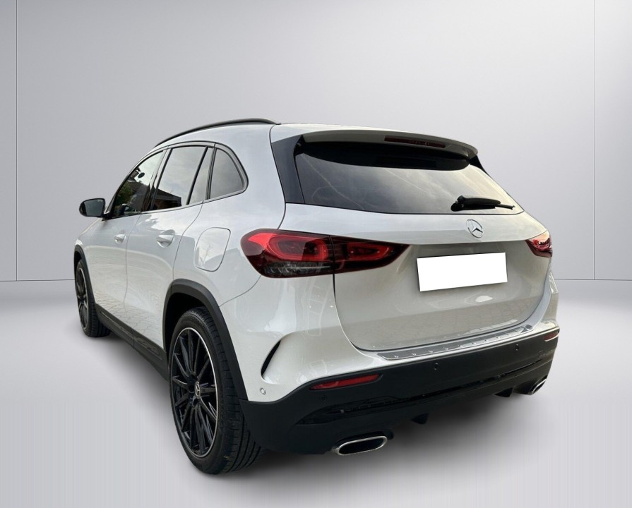 Mercedes-Benz GLA 250 4MATIC AMG Line (4)