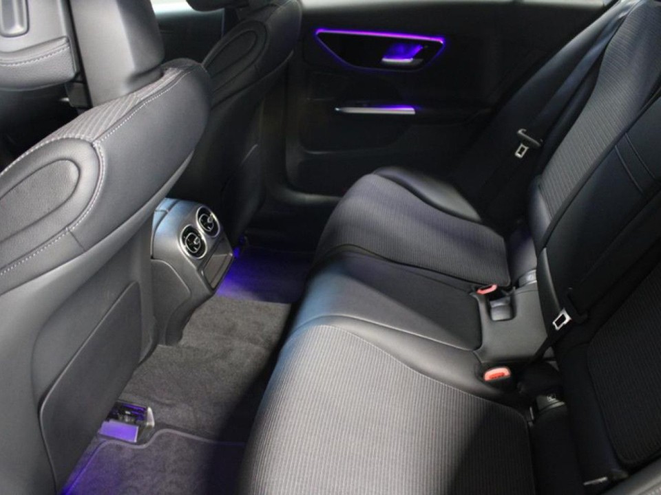 Mercedes-Benz C 300e 4MATIC Avantgarde - foto 6