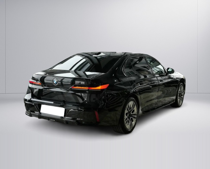 BMW Seria 7 xDrive740d M-Sport (2)