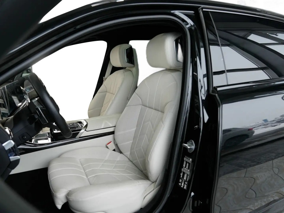 BMW Seria 7 xDrive740d M-Sport - foto 6