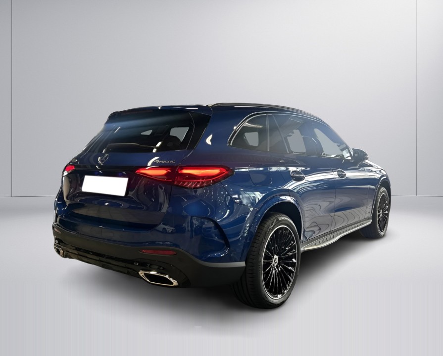 Mercedes-Benz GLC 300e 4MATIC AMG (2)