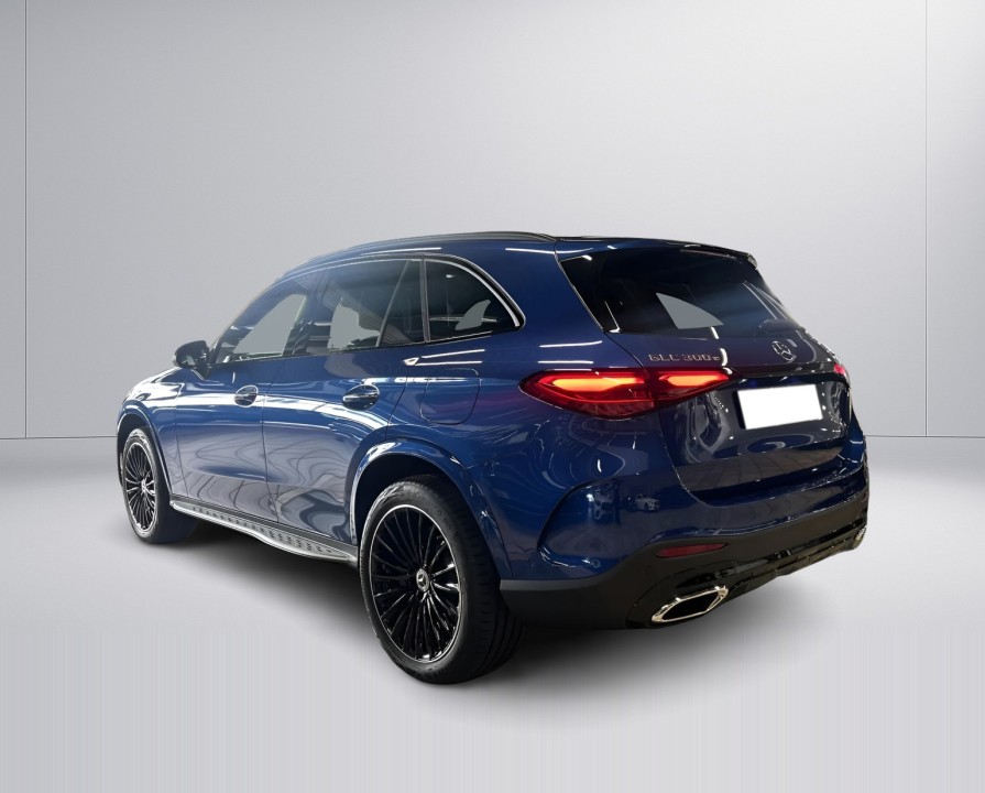 Mercedes-Benz GLC 300e 4MATIC AMG (3)