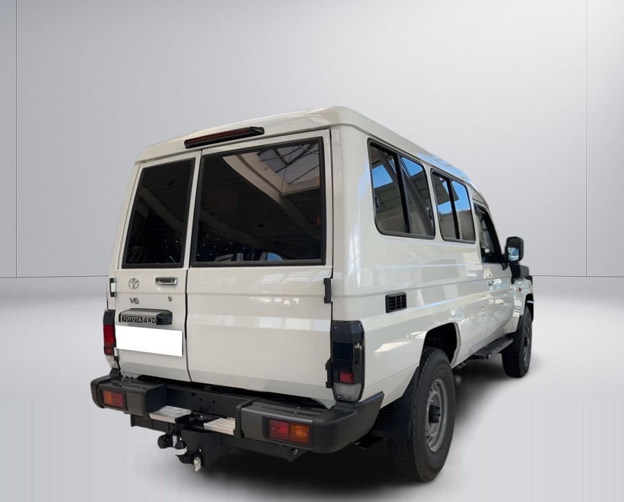 Toyota Land Cruiser GRJ 78 (2)