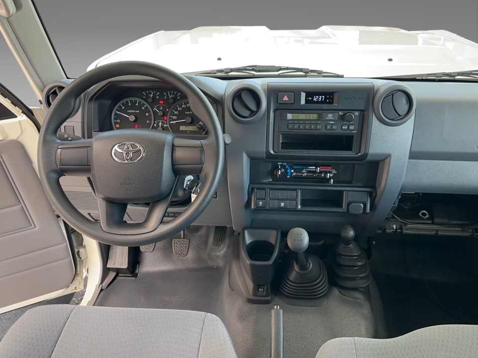 Toyota Land Cruiser GRJ 78 - foto 9