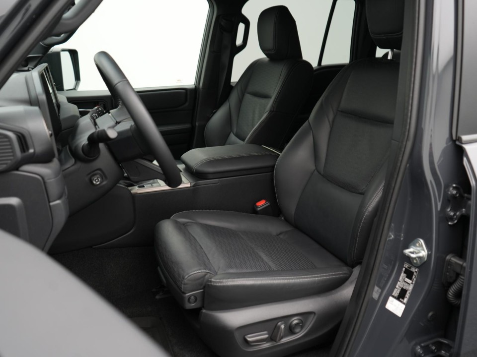 Toyota Land Cruiser Executive (5)