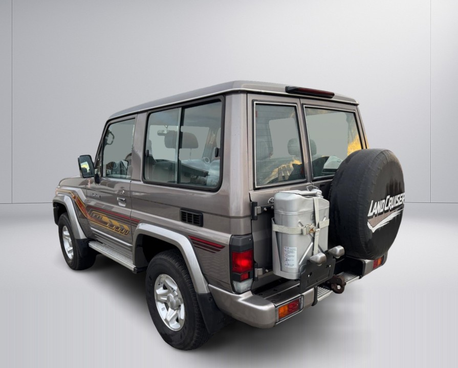 Toyota Land Cruiser GRJ 71 (3)