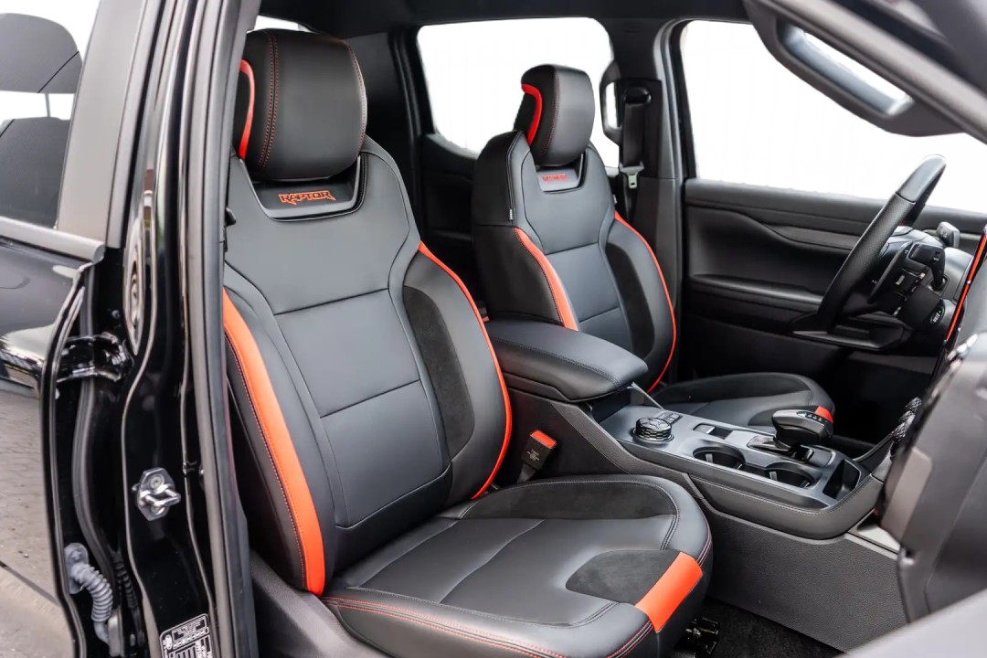 Ford Raptor - foto 11