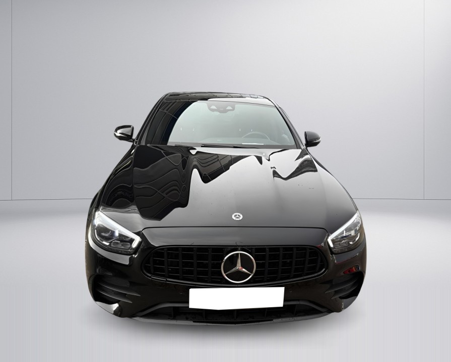 Mercedes-Benz E 300e 4MATIC AMG Line (2)