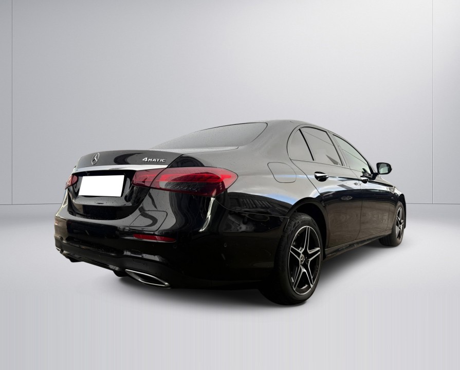 Mercedes-Benz E 300e 4MATIC AMG Line (4)