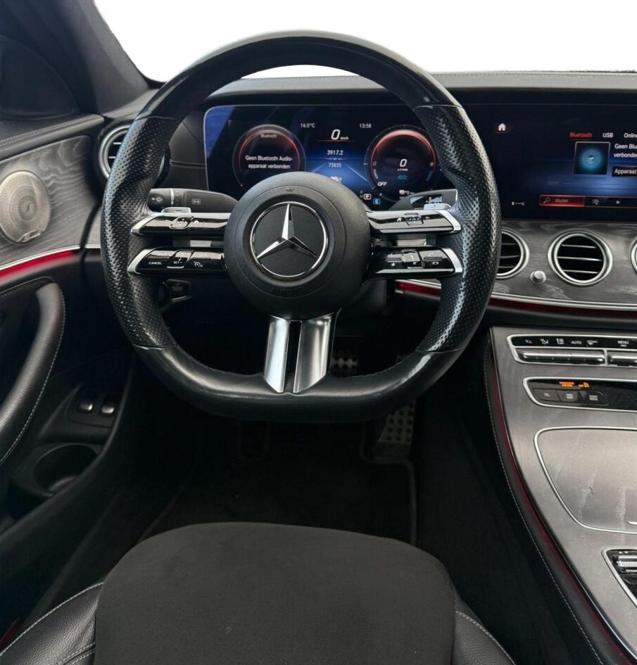 Mercedes-Benz E 300e 4MATIC AMG Line - foto 7
