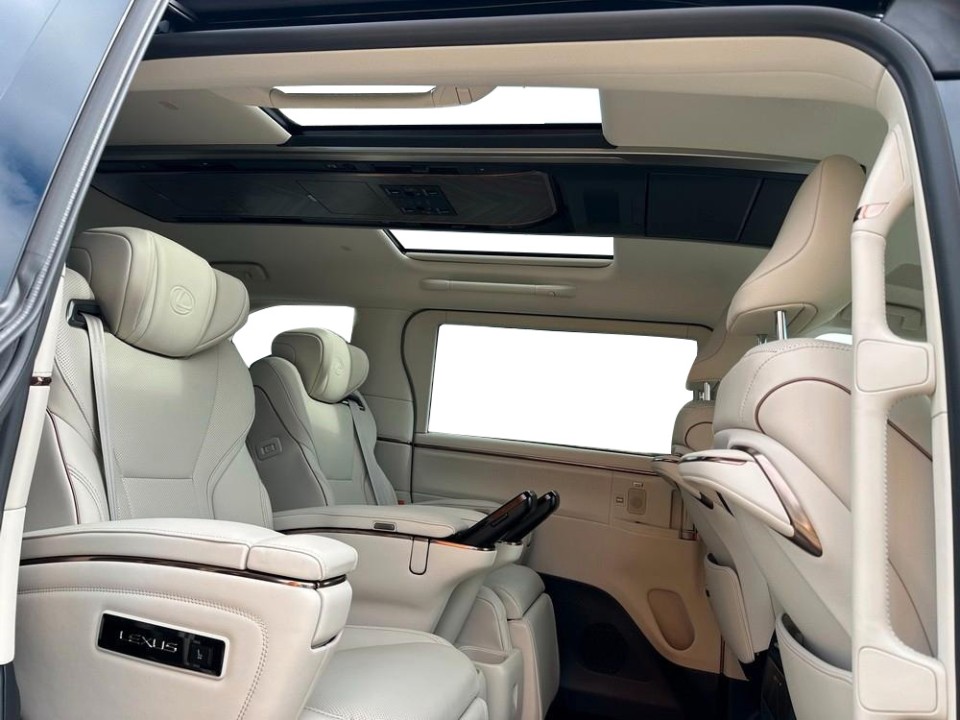 Lexus LM 350h Executive - foto 9