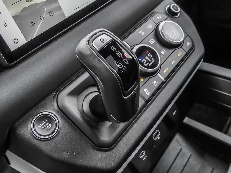 Land Rover Defender P400 X-Dynamic SE - foto 11