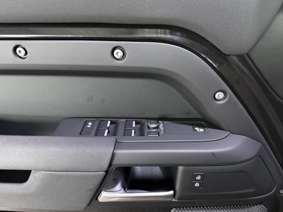 Land Rover Defender 110 D300 X-Dynamic S - foto 17