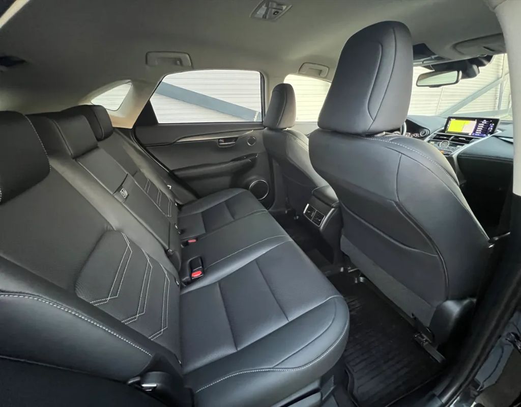 Lexus Seria NX 300H AWD Executive Premium - foto 17