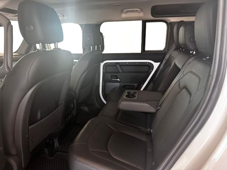 Land Rover Defender 110 D250 - foto 12